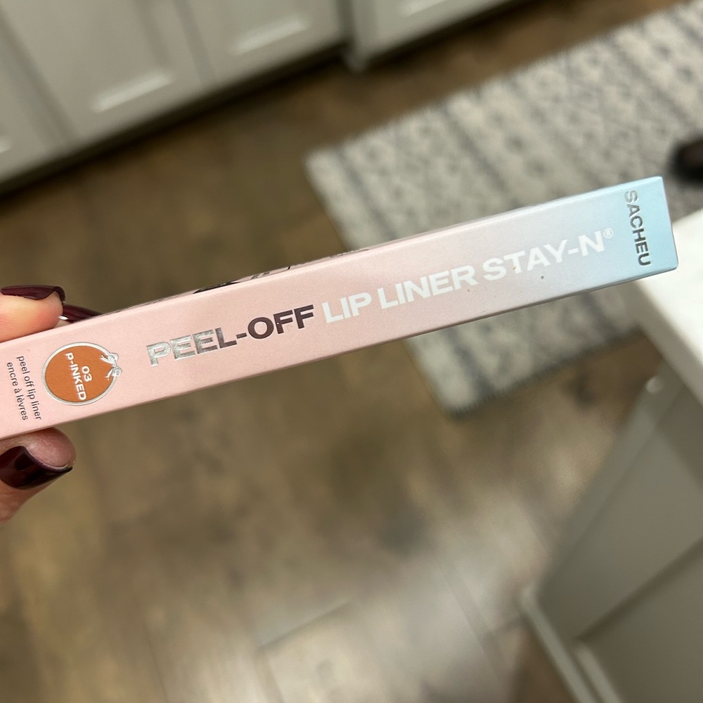 Brand new Peel-Off Lip Liner Stay-N - Pink